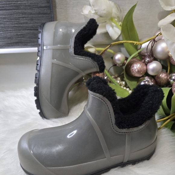 UGG Shoes - Ugg Raincloud Clear Waterproof  Women Boot Size9 New